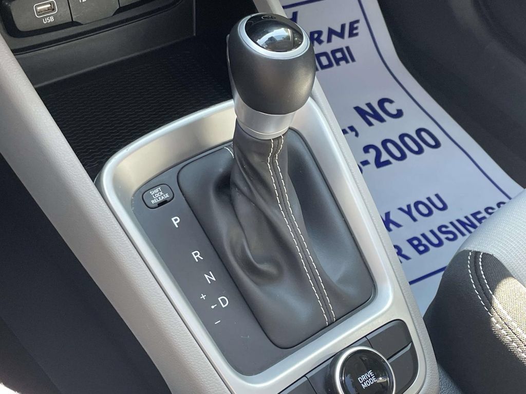 Certified 2023 Hyundai Venue SEL FWD image 29