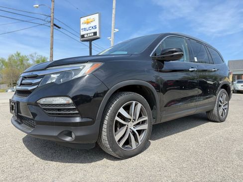 Used 2017 Honda Pilot Touring image 2