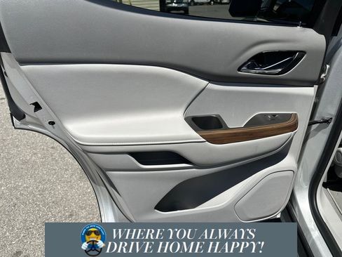 Used 2018 GMC Acadia SLE image 25