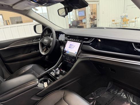 Used 2022 Jeep Grand Cherokee Limited 4xe image 35