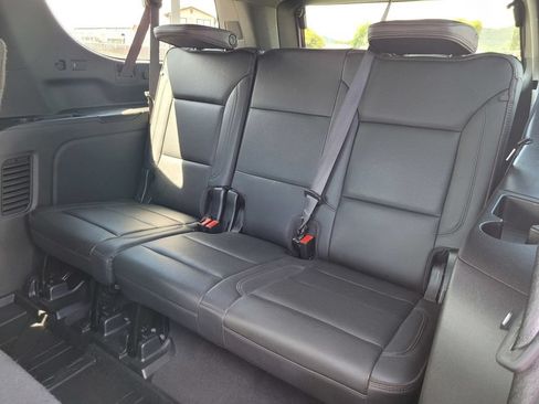 Used 2022 Chevrolet Suburban High Country w/ Premium Package 2 AWD/4WD image 13