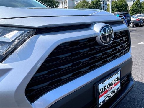 Used 2023 Toyota RAV4 LE AWD/4WD image 28