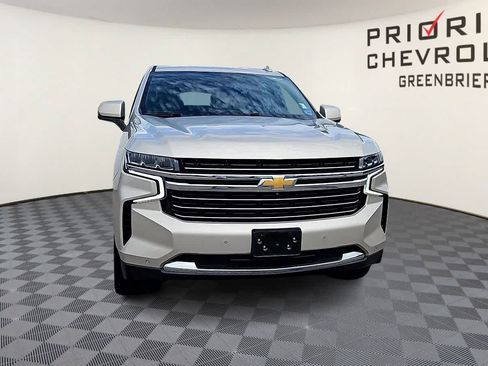 Used 2021 Chevrolet Suburban LT w/ LT Signature Package AWD/4WD image 3
