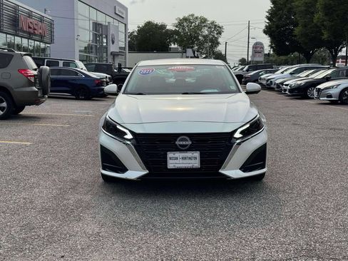 Used 2025 Nissan Altima 2.5 SL FWD image 2