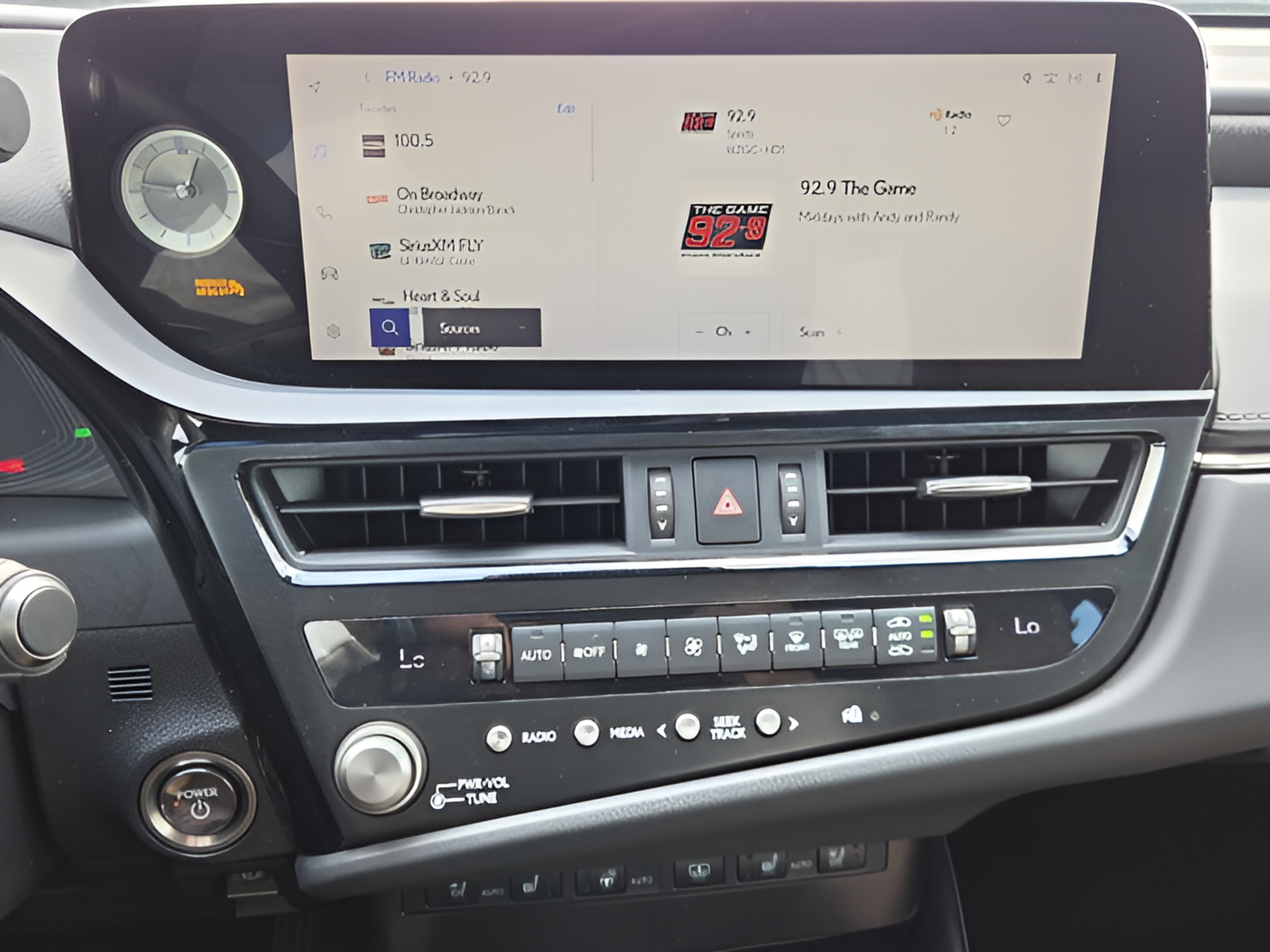 Certified 2023 Lexus ES 300h Ultra Luxury w/ Accessory Package (Z2) FWD image 17