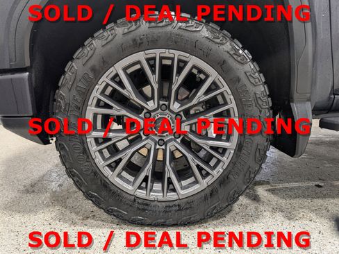 Used 2024 GMC Sierra 1500 AT4 w/ AT4 Premium Package image 10
