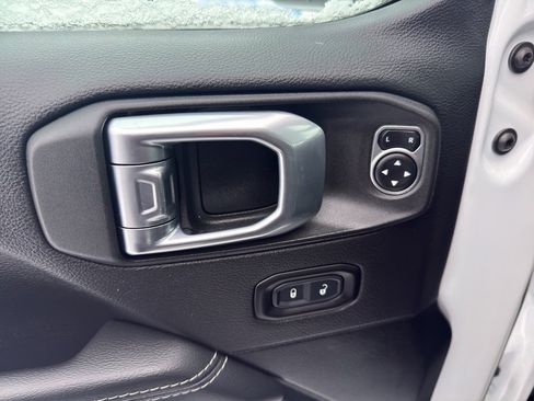 Used 2022 Jeep Wrangler Unlimited Sahara w/ Cold Weather Group image 12