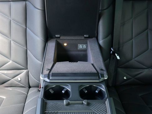 Used 2025 BMW 740i xDrive AWD/4WD image 38