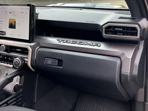 Used 2025 Toyota Tacoma TRD Sport AWD/4WD image 17