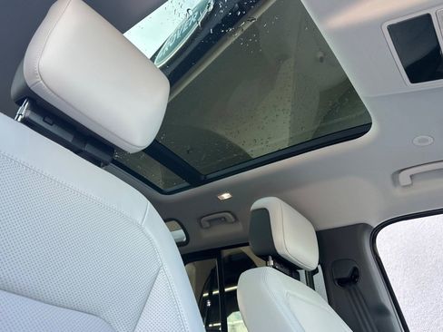 New 2026 Land Rover Defender 110 X-Dynamic SE image 23