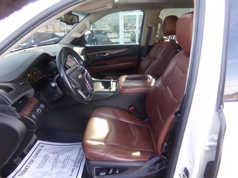 Used 2015 Cadillac Escalade Luxury image 11