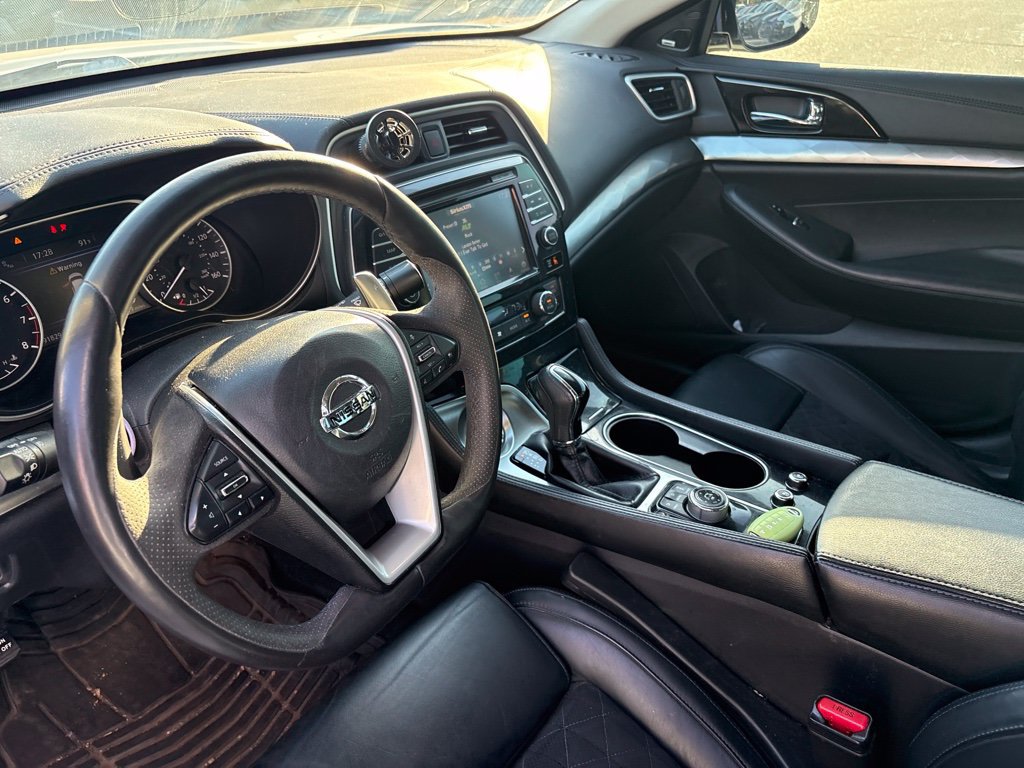 Used 2017 Nissan Maxima SR w/ Midnight Edition FWD image 4