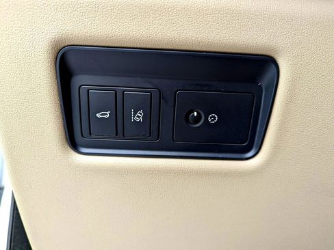 Used 2016 Land Rover Range Rover HSE image 14