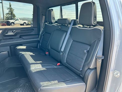 Used 2025 GMC Sierra 2500 AT4X AWD/4WD image 18
