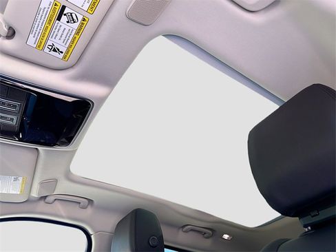 Used 2025 Land Rover Range Rover Velar S image 27