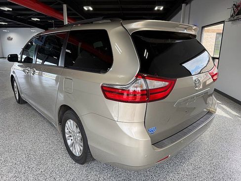 Used 2016 Toyota Sienna XLE Premium FWD image 5