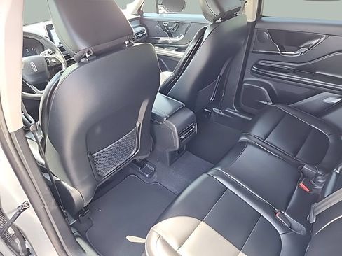 Used 2023 Lincoln Corsair AWD image 16