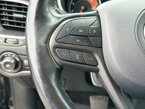 Used 2019 Jeep Cherokee Trailhawk w/ Cold Weather Group AWD/4WD image 35