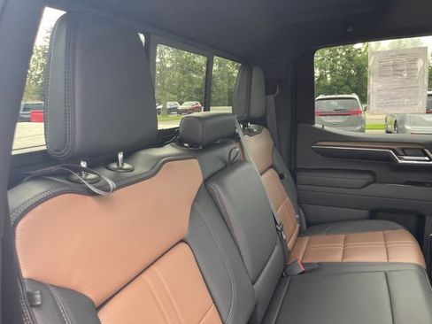 Used 2024 Chevrolet Silverado 1500 High Country AWD/4WD image 39