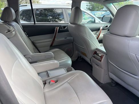 Used 2012 Toyota Highlander Limited w/ Tow Pkg image 6