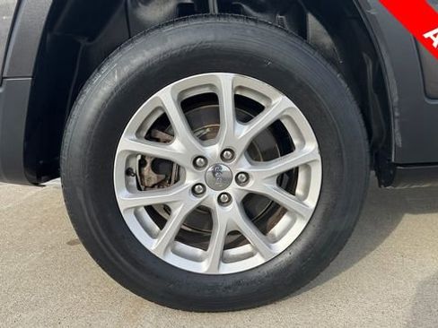 Used 2014 Jeep Cherokee Latitude w/ Comfort/Convenience Group image 9