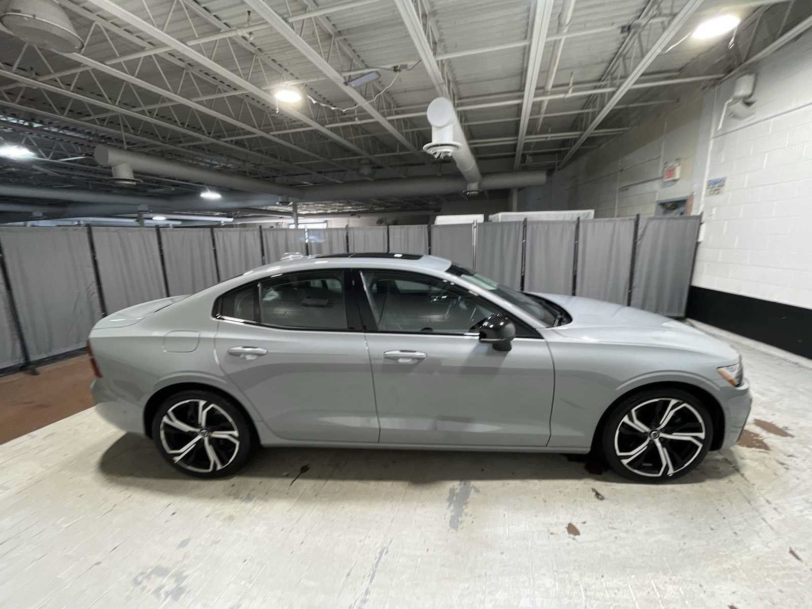 Used 2024 Volvo S60 B5 Plus FWD image 27