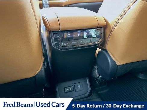 Used 2025 Toyota Highlander Platinum image 30