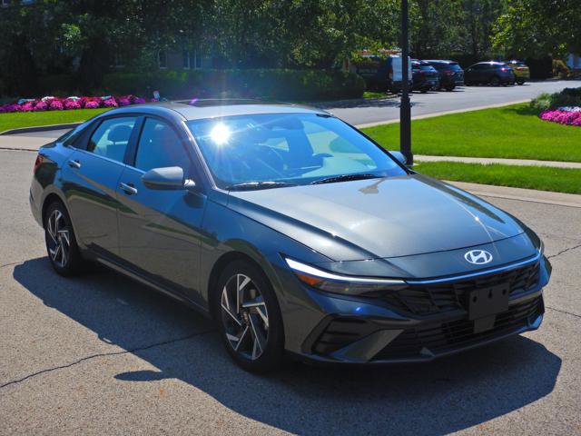 Used 2025 Hyundai Elantra SEL FWD image 3