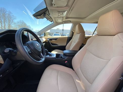 Used 2023 Toyota RAV4 XLE w/ Convenience Package image 20