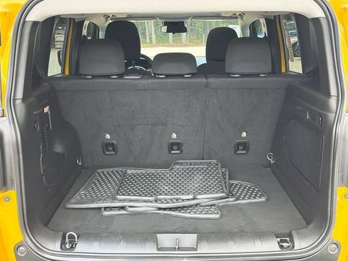 Used 2023 Jeep Renegade Latitude w/ Sun & Fun Group AWD/4WD image 18