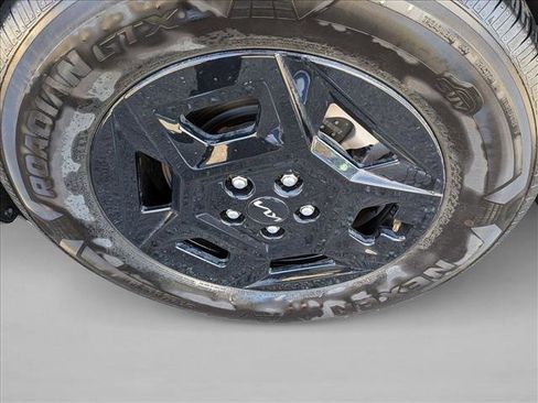 Used 2025 Kia Carnival image 14