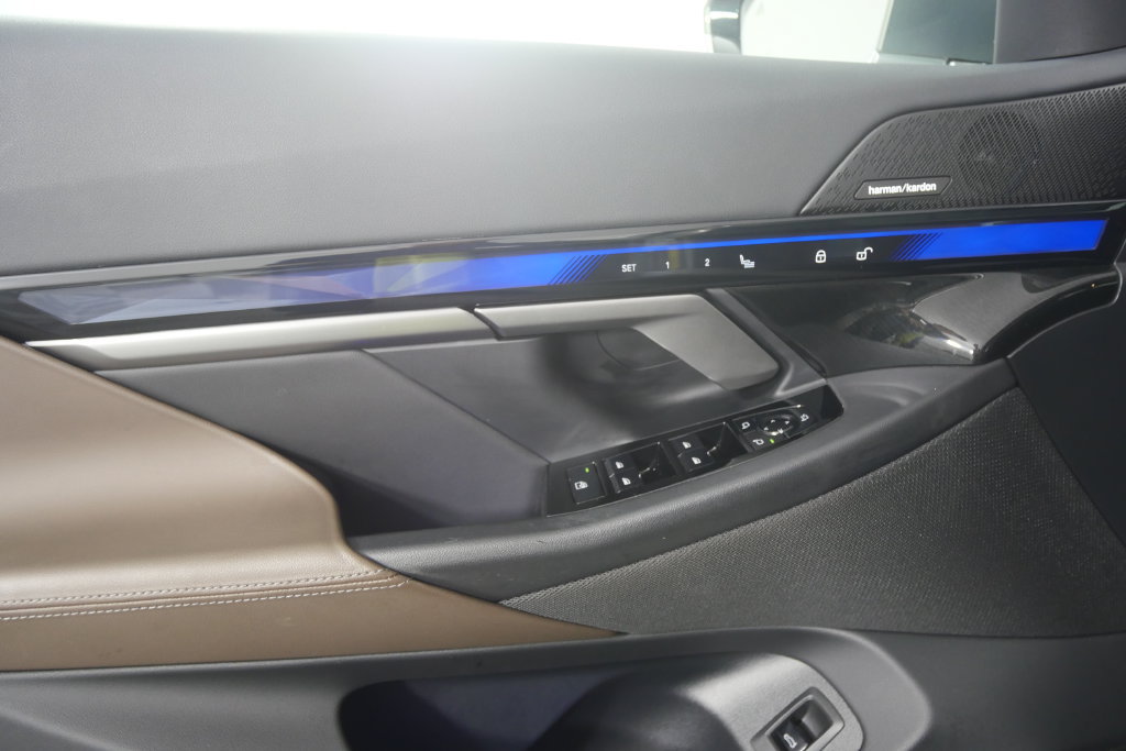 Certified 2026 BMW i5 eDrive40 AWD/4WD image 9