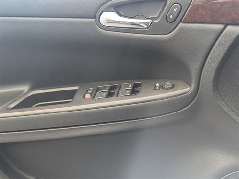 Used 2010 Chevrolet Impala LT w/ Convenience Package image 19