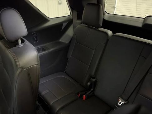 Used 2023 Chevrolet Traverse RS AWD/4WD image 15