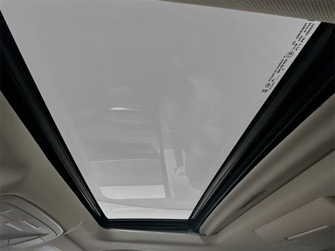 Used 2019 GMC Yukon XL SLT w/ Open Road Package image 21