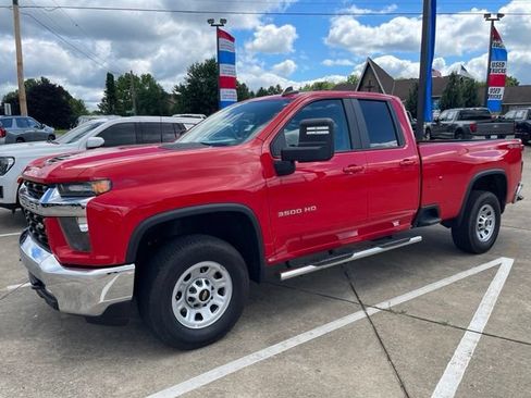 Used 2023 Chevrolet Silverado 3500 LT w/ Convenience Package AWD/4WD image 2