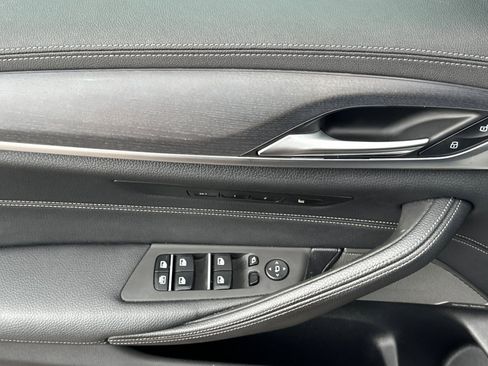 Used 2023 BMW M550i xDrive w/ Dynamic Handling Package image 11