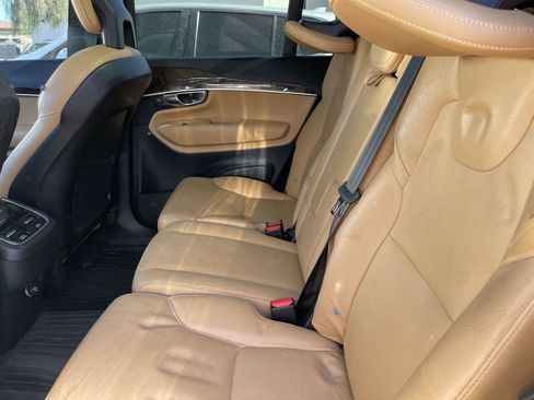 Used 2016 Volvo XC90 T6 Momentum w/ Momentum Plus Package AWD/4WD image 10