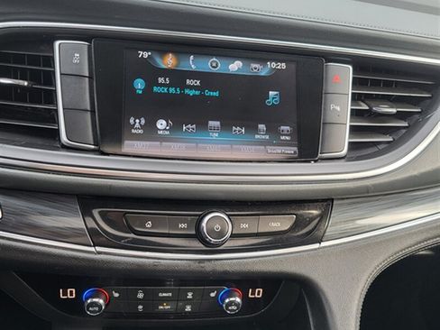 Used 2018 Buick Enclave Essence FWD image 16