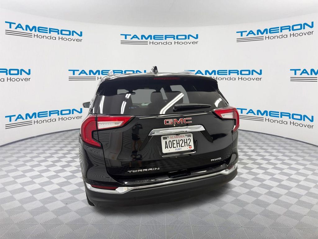 Used 2024 GMC Terrain SLT AWD/4WD image 4