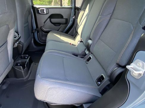 New 2025 Jeep Gladiator Sport image 12