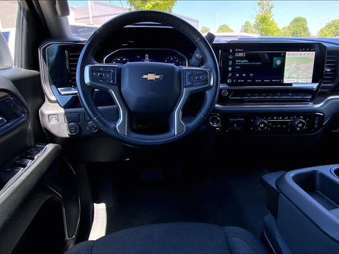 Used 2025 Chevrolet Silverado 1500 LT RWD image 6