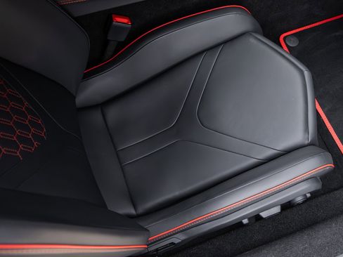 Used 2024 Lamborghini Revuelto image 44