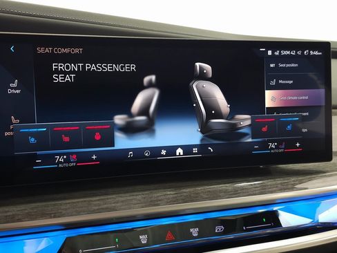 Used 2025 BMW 760i xDrive w/ Premium Package image 30