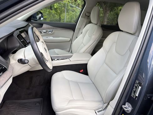 Certified 2024 Volvo XC90 T8 Plus w/ Protection Package Premier AWD/4WD image 16