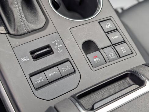 Used 2023 Toyota Highlander XLE image 25