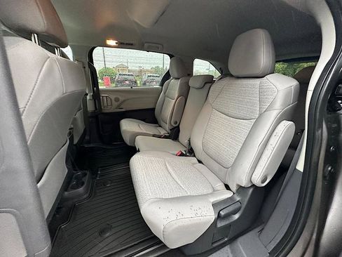 Certified 2023 Toyota Sienna LE AWD/4WD image 15