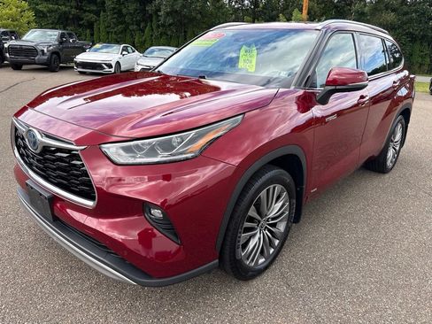 Used 2021 Toyota Highlander Platinum AWD/4WD image 2