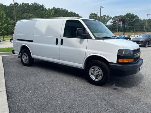 Used 2020 Chevrolet Express 3500 w/ Driver Convenience Package RWD image 3