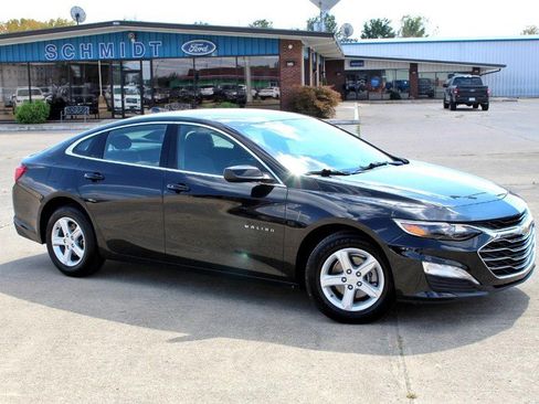 Used 2024 Chevrolet Malibu LT image 3